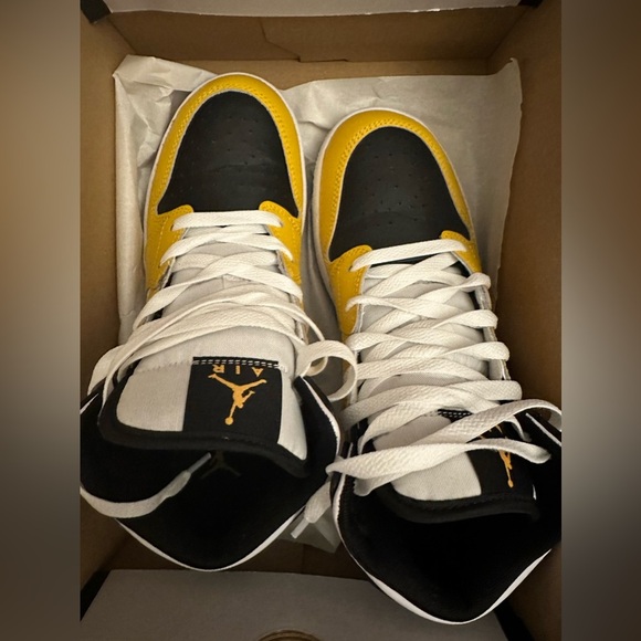 TODAY SALE ONLY - Air Jordans 1  mid, GS 6 1/2 boys - Picture 3 of 11